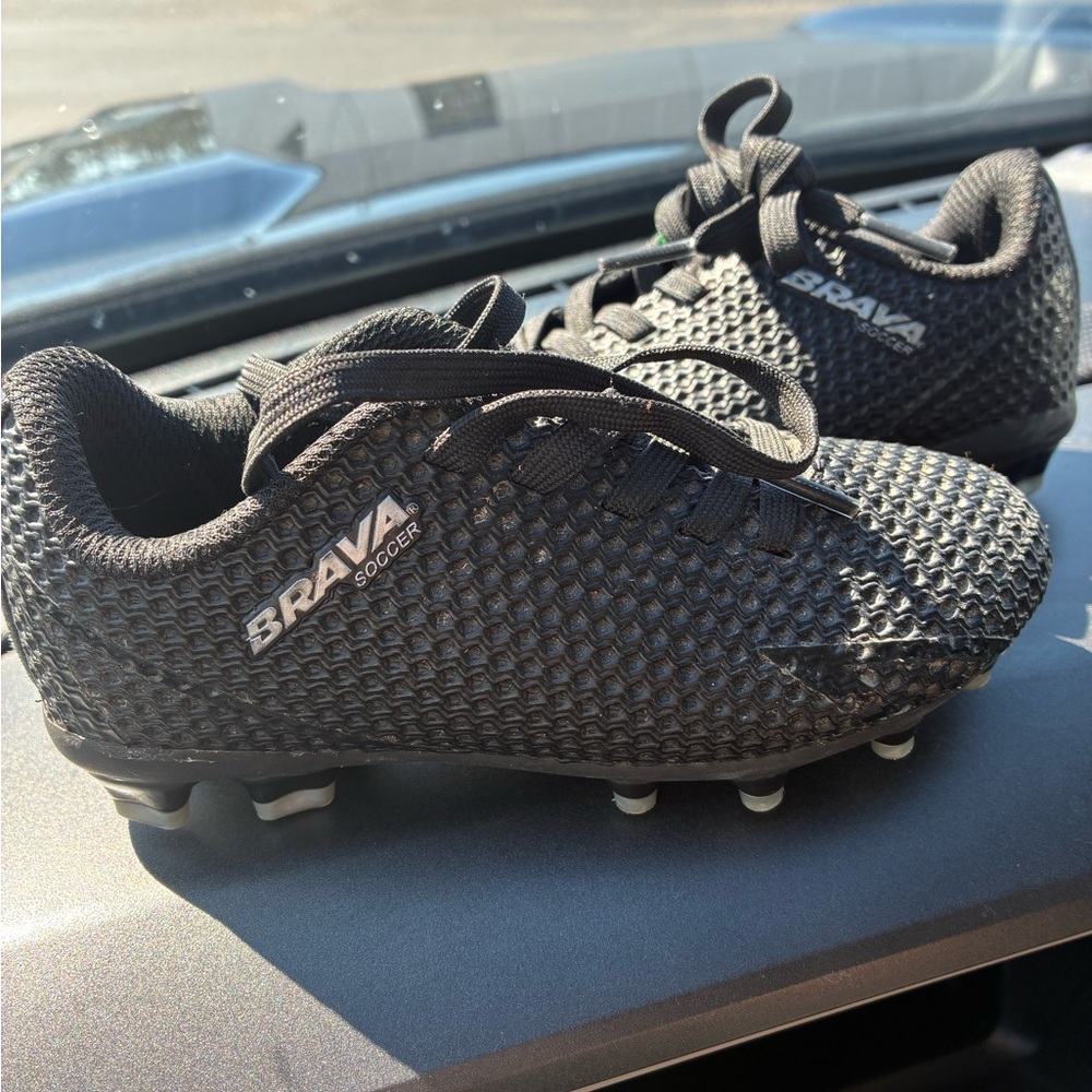 Brava Black Soccer Cleats youth 10D

Bravo Soccer Kids cleats  youth 10D